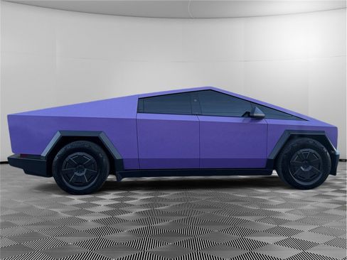 Used 2025 Tesla Cybertruck AWD Crew Cab image 6