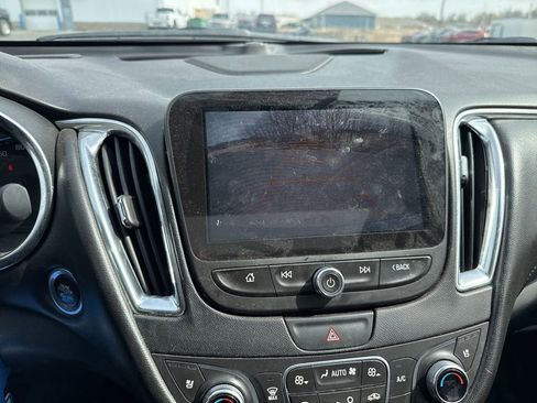 Used 2016 Chevrolet Malibu Premier w/ Driver Confidence Package II image 9