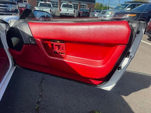 Used 1990 Chevrolet Corvette Convertible RWD image 22