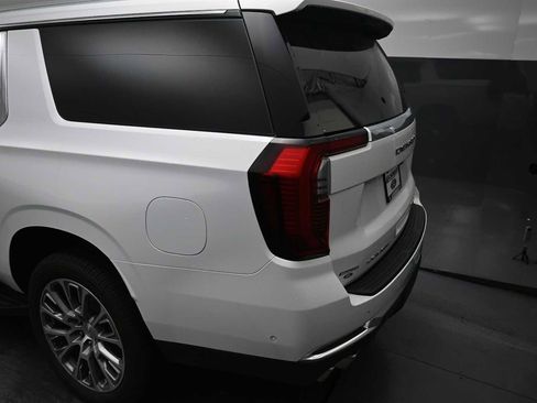 Used 2025 GMC Yukon XL Denali AWD/4WD image 14