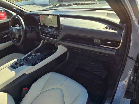 Certified 2025 Toyota Grand Highlander AWD Hybrid image 12