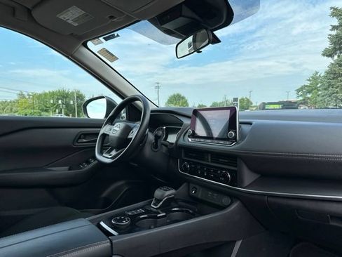 Used 2025 Nissan Rogue S AWD/4WD image 22