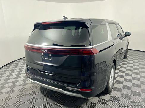 Used 2024 Kia Carnival LX FWD image 3