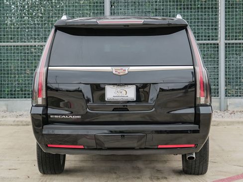 Used 2017 Cadillac Escalade ESV Luxury AWD/4WD image 13