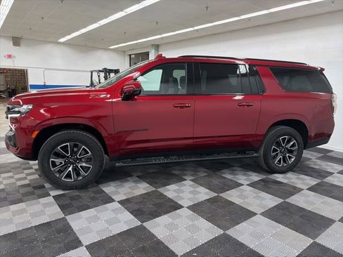 Used 2023 Chevrolet Suburban Z71 w/ Luxury Package image 4