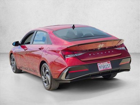 Certified 2025 Hyundai Elantra Sport FWD image 8