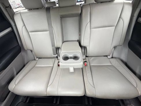Used 2018 Toyota Highlander XLE AWD/4WD image 14