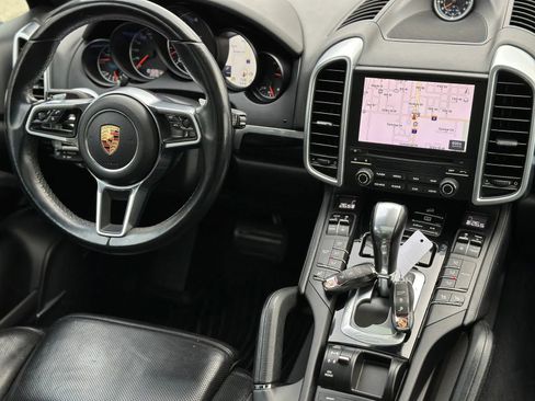 Used 2017 Porsche Cayenne image 21