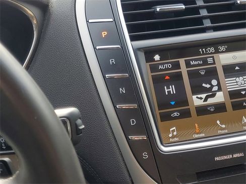 Used 2019 Lincoln Nautilus Select image 30