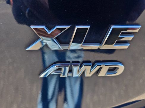 Used 2017 Toyota RAV4 XLE AWD/4WD image 12