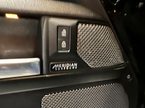 Used 2023 Land Rover Defender 110 V8 AWD/4WD image 16