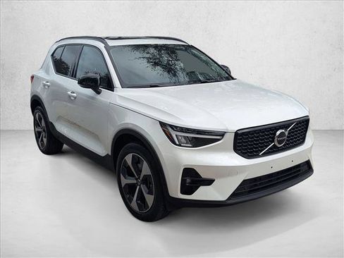 Used 2023 Volvo XC40 B5 Plus w/ Protection Package Premier image 3
