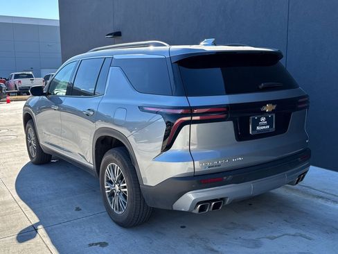 Used 2024 Chevrolet Traverse LT image 23