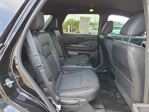 Used 2024 Nissan Pathfinder Rock Creek AWD/4WD image 16