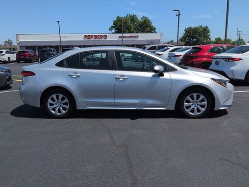 Certified 2025 Toyota Corolla LE FWD image 8