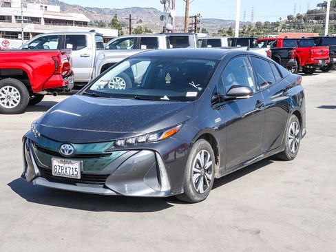 Certified 2018 Toyota Prius Prime Premium FWD image 3