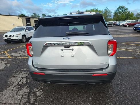 Used 2023 Ford Explorer XLT AWD/4WD image 10