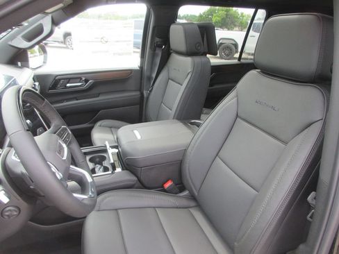 New 2026 GMC Yukon XL Denali w/ Denali Reserve Package AWD/4WD image 12
