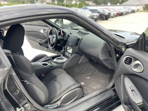 Used 2015 Nissan 370Z Coupe RWD image 20