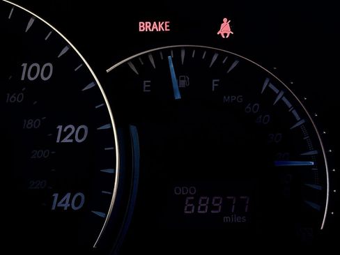 Used 2012 Toyota Camry XLE w/ Preferred Accessory Pkg FWD image 19