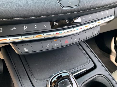 Used 2022 Cadillac XT4 Premium Luxury w/ Enhanced Visibility Package FWD image 32