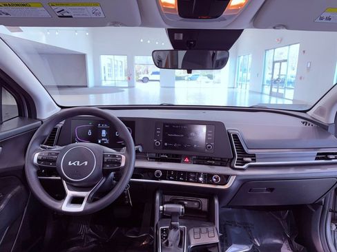 Used 2023 Kia Sportage LX image 8