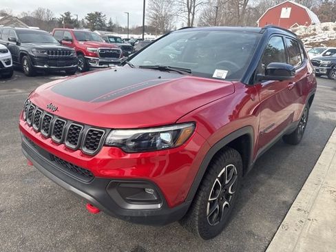 Used 2025 Jeep Compass Trailhawk w/ Trailhawk Elite Group image 3