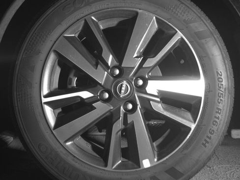 Used 2025 Nissan Versa SV FWD image 12