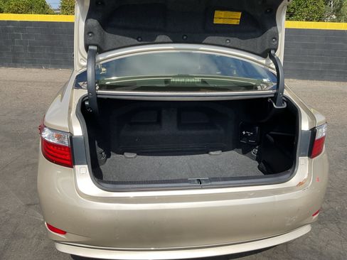 Used 2014 Lexus ES 300h FWD image 21