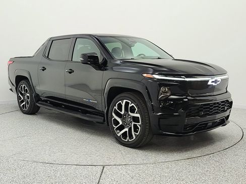 Used 2024 Chevrolet Silverado EV RST AWD/4WD image 3
