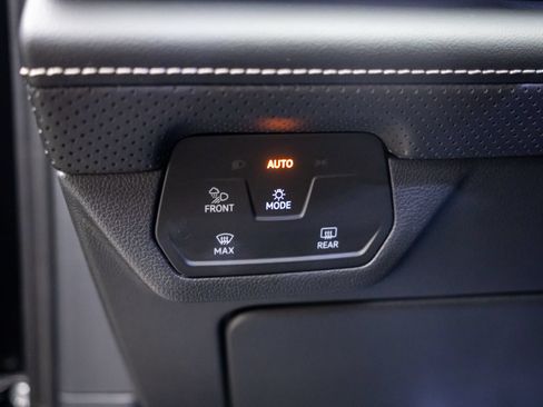Used 2024 Volkswagen Atlas SE AWD/4WD image 19