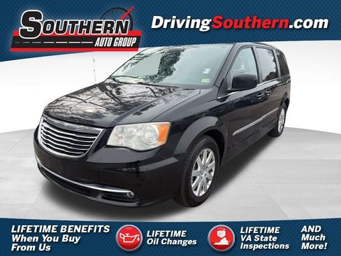 Used 2014 Chrysler Town & Country Touring image 1