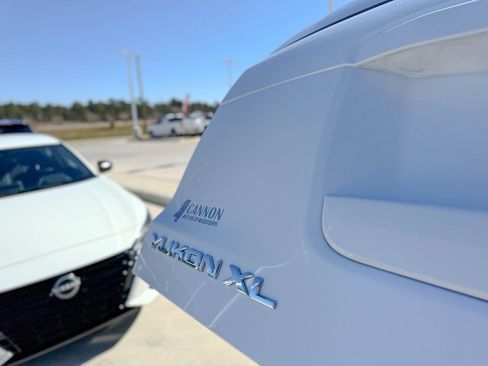 Used 2017 GMC Yukon XL SLT w/ Open Road Package image 12