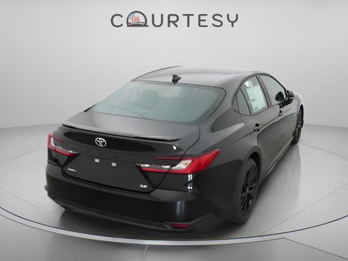 Used 2026 Toyota Camry SE FWD image 32