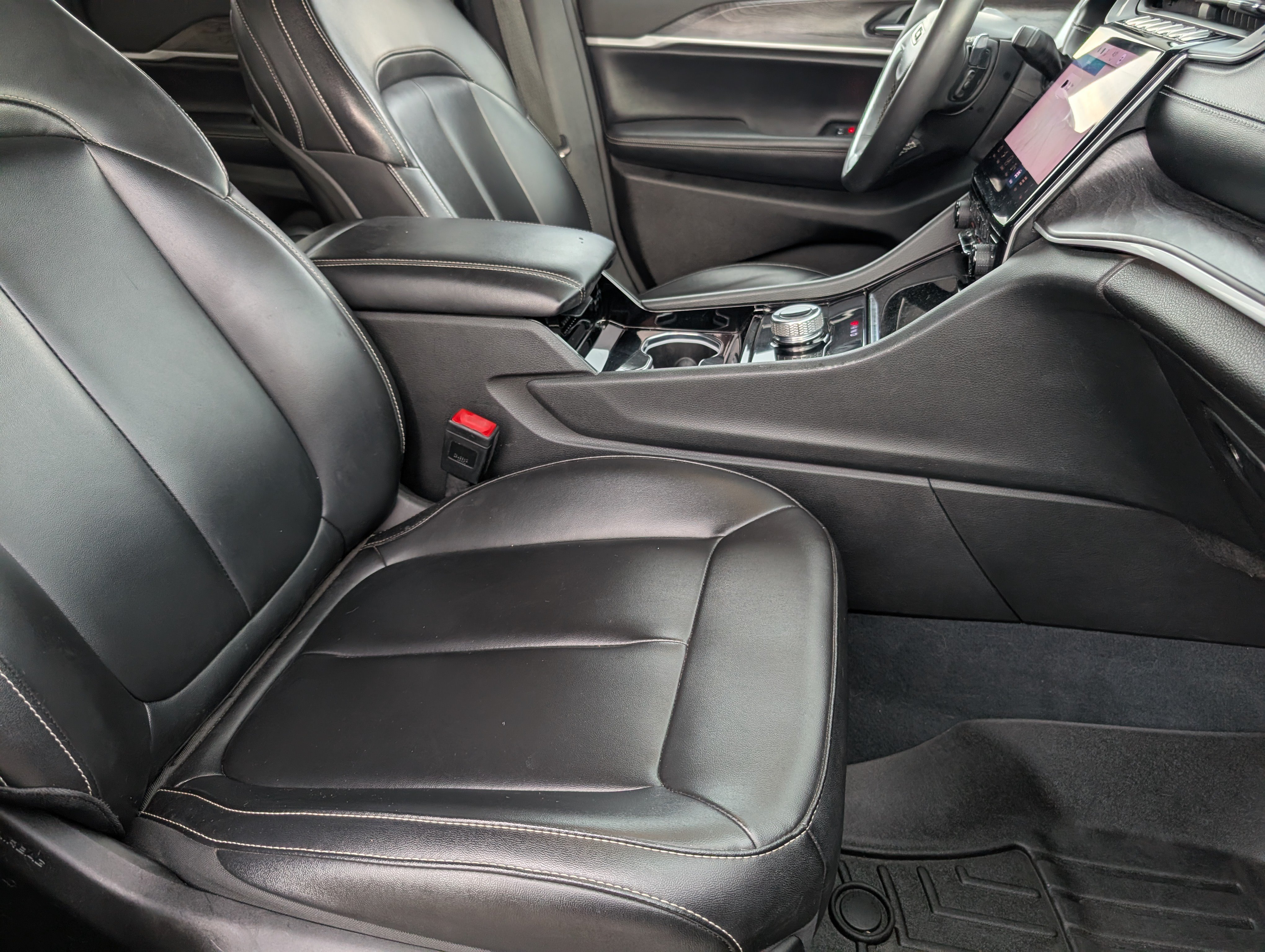 Used 2023 Jeep Grand Cherokee Limited RWD image 29