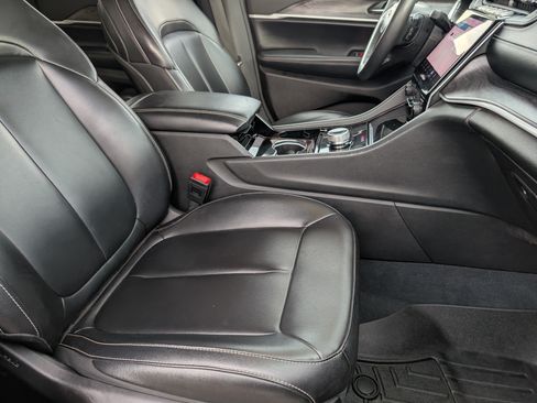 Used 2023 Jeep Grand Cherokee Limited RWD image 29