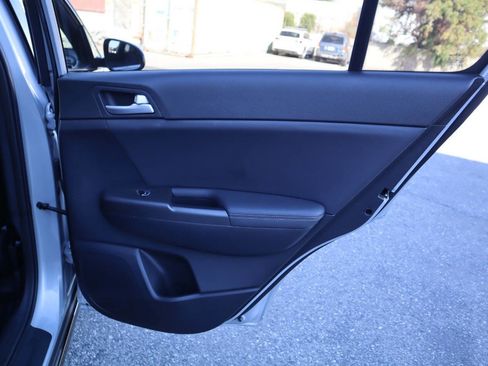 Used 2020 Kia Sportage S image 34