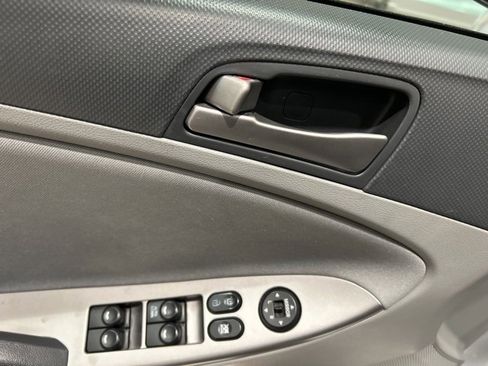 Used 2015 Hyundai Accent GLS image 9