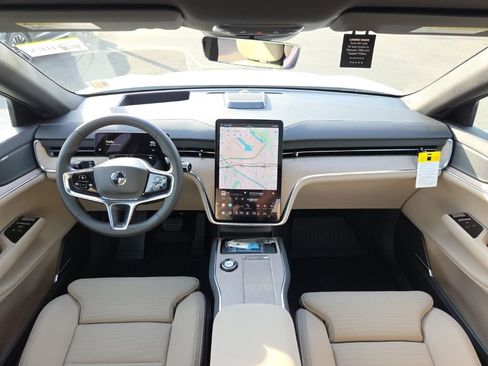 New 2025 Volvo EX90 Plus w/ Protection Package Premier image 5