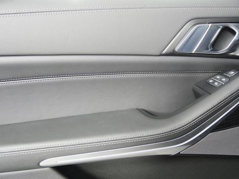 Used 2026 BMW X7 M60i image 14