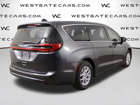 Used 2023 Chrysler Pacifica Touring-L FWD image 43