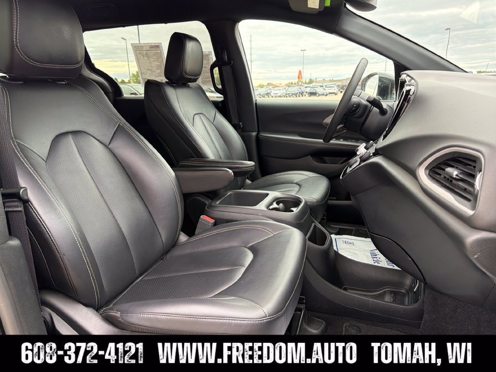 Used 2025 Chrysler Pacifica Select FWD image 40