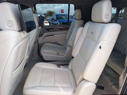 Used 2022 Cadillac Escalade ESV Premium Luxury Platinum image 25