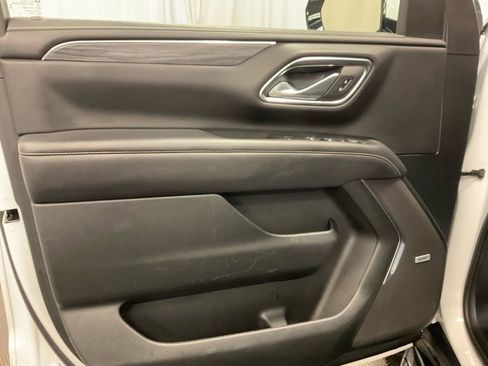 Used 2024 GMC Yukon XL SLT image 18