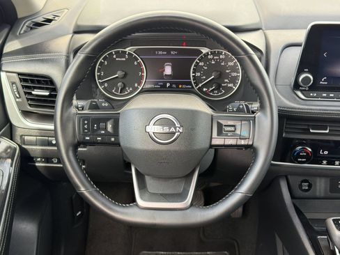 Used 2025 Nissan Rogue SV AWD/4WD image 15