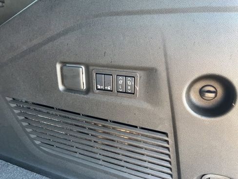 Used 2025 GMC Yukon XL AT4 Ultimate w/ LPO, AT4 Appearance Package image 9