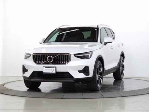 Certified 2023 Volvo XC40 B5 Ultimate w/ Protection Package Premier image 3