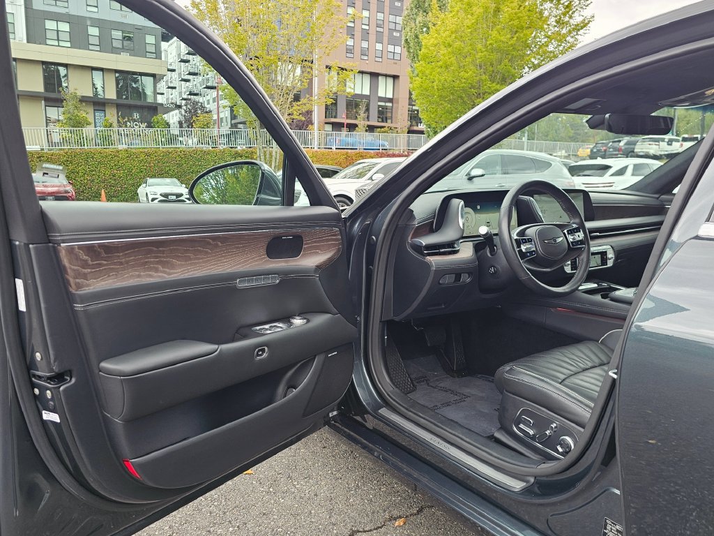 Certified 2023 Genesis G90 3.5T AWD/4WD image 23
