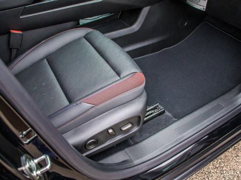 New 2026 Chevrolet Equinox RS w/ Convenience Package III FWD image 18