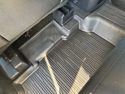 Used 2021 Ford Explorer XLT image 17